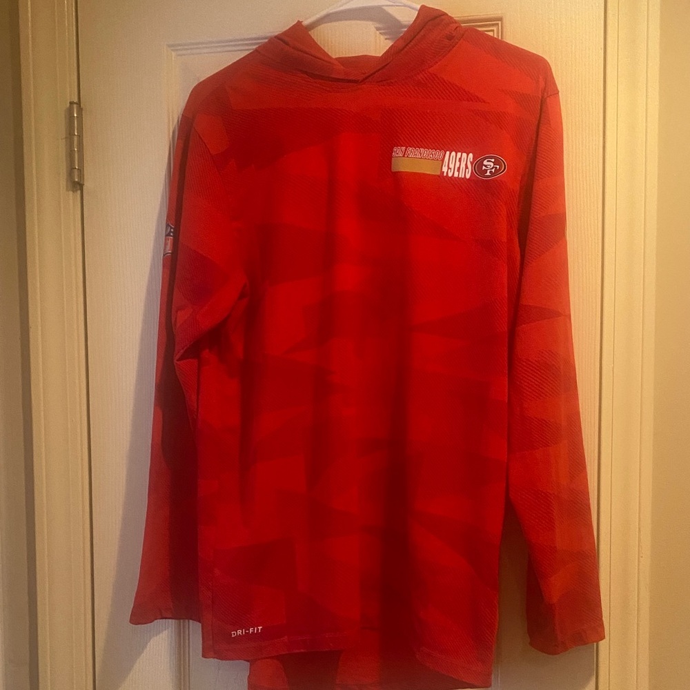 Nike San Francisco 49ers long sleeve t-shirt with hood. Men’s medium